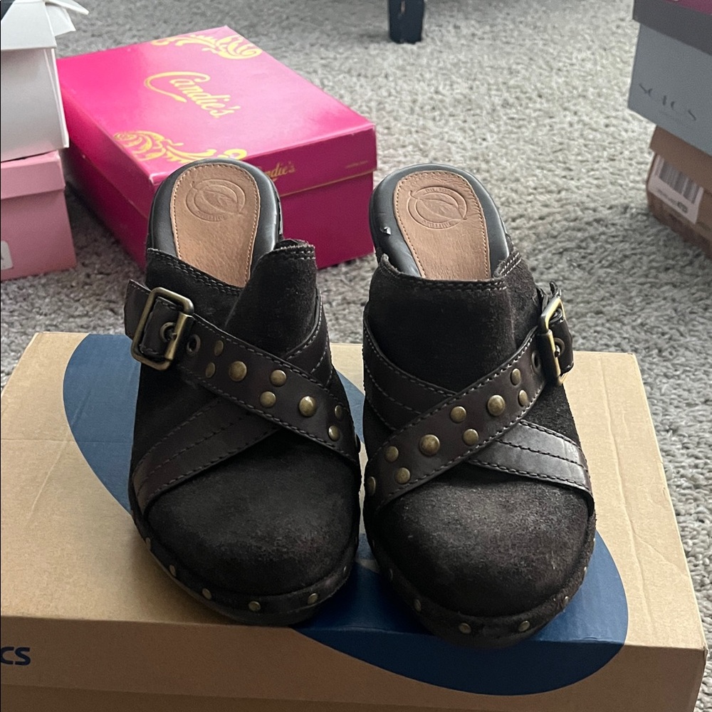 Nurture by Lamaze Dark Brown Suede Clogs with Buckle